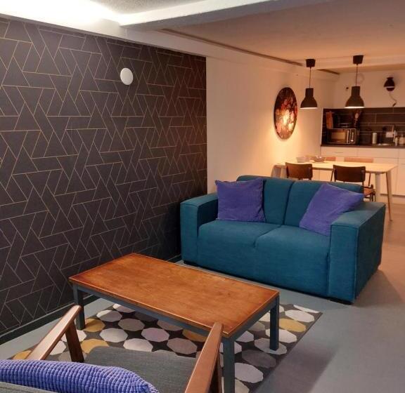 דירת חדר, Simplon Hostel