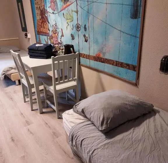 Chambre Quadruple Standard, Simplon Hostel