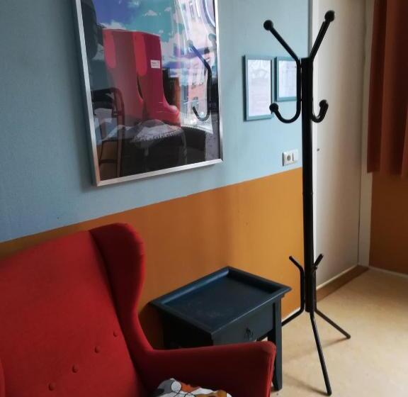 מיטה בחדר משותף, Simplon Hostel