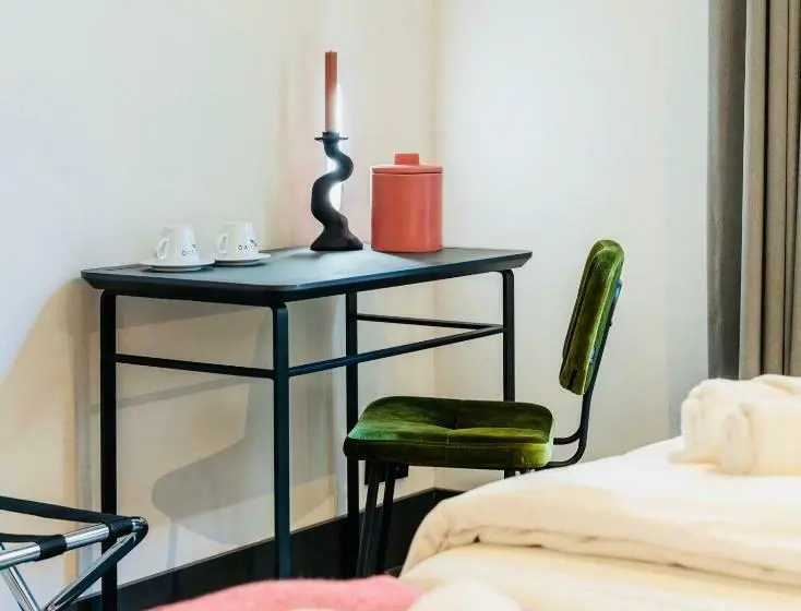 Standard-huone, Sutor