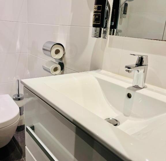 스탠다드 룸, Sutor