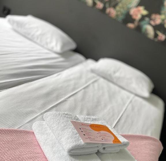 スタンダードルーム, Sutor