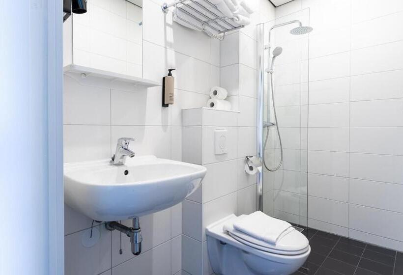 اتاق استاندارد سه نفره, Weber Hotel 117