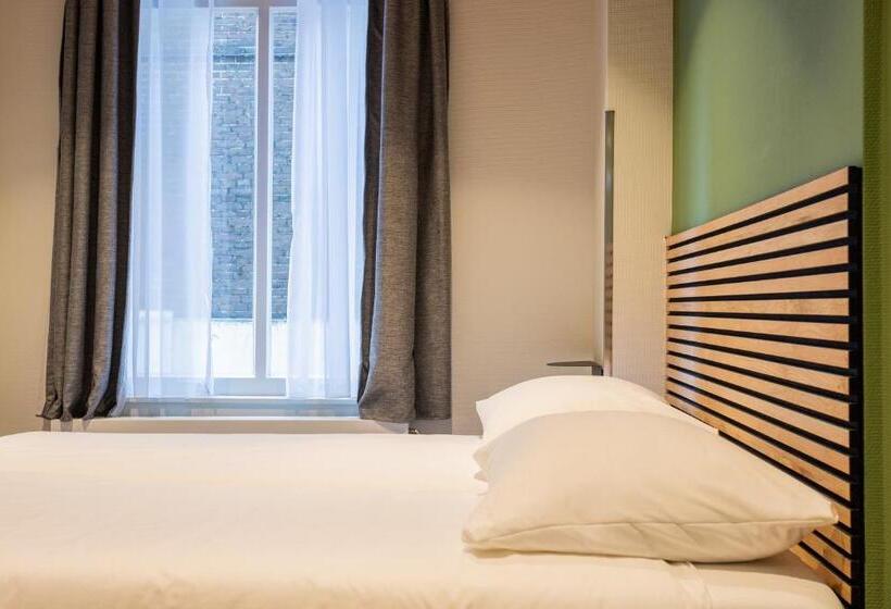 Номер Стандарт, Weber Hotel 117