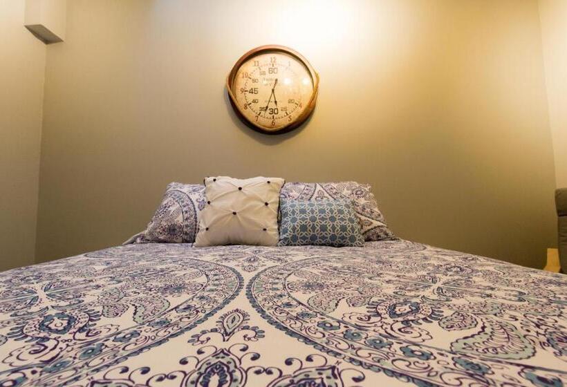 اتاق سوپریور, The Only Backpacker S Inn