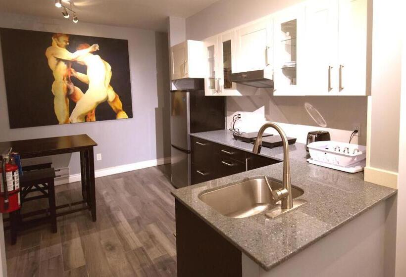 اتاق لوکس, The Only Backpacker S Inn