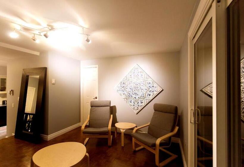 اتاق لوکس, The Only Backpacker S Inn