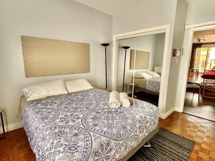 اتاق لوکس, The Only Backpacker S Inn