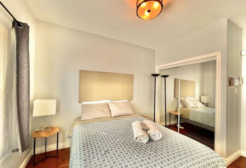 اتاق لوکس, The Only Backpacker S Inn