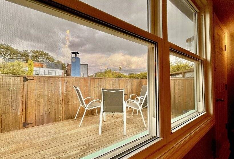 اتاق سوپریور, The Only Backpacker S Inn