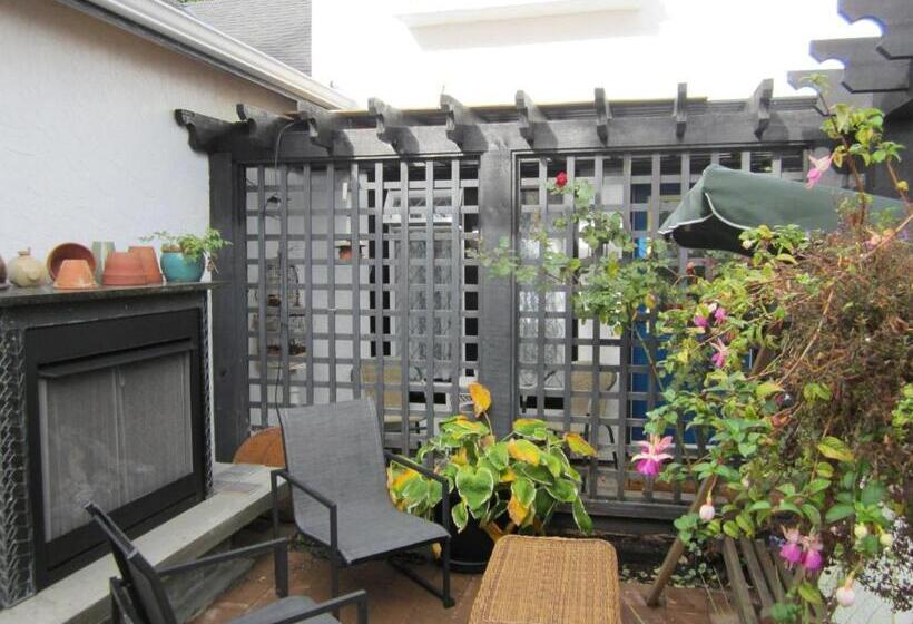 Люкс, Heathergate Cottage And Suites