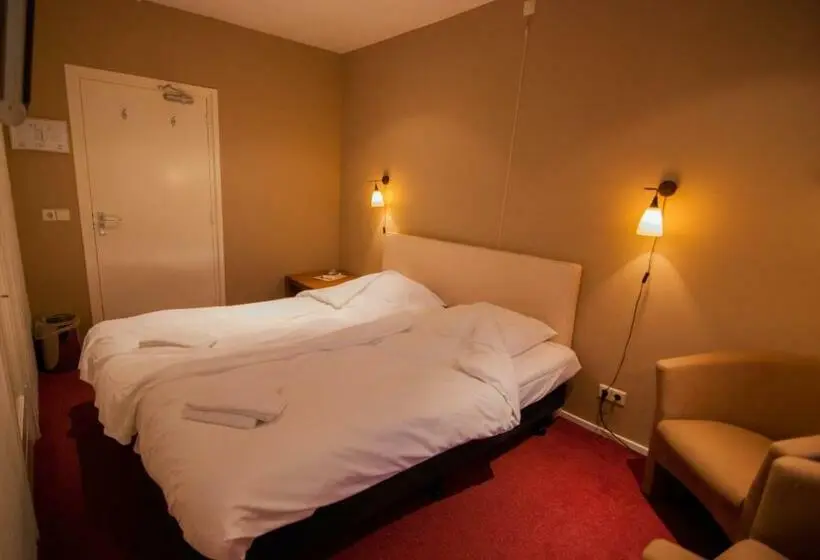 Habitación Estándar, Bom