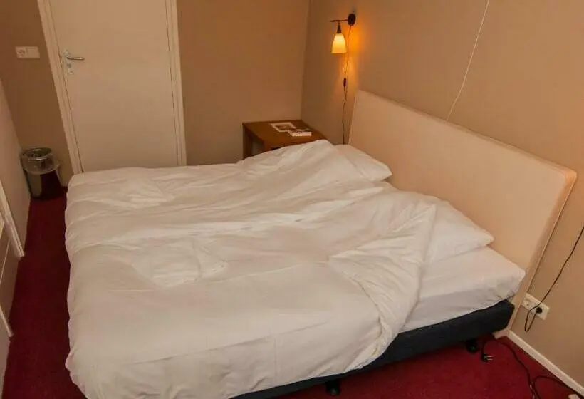 Habitación Estándar, Bom
