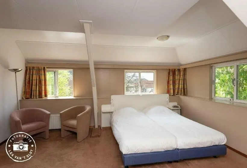 Habitación Deluxe, Bom