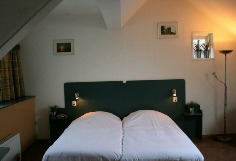 חדר דלוקס, Bom