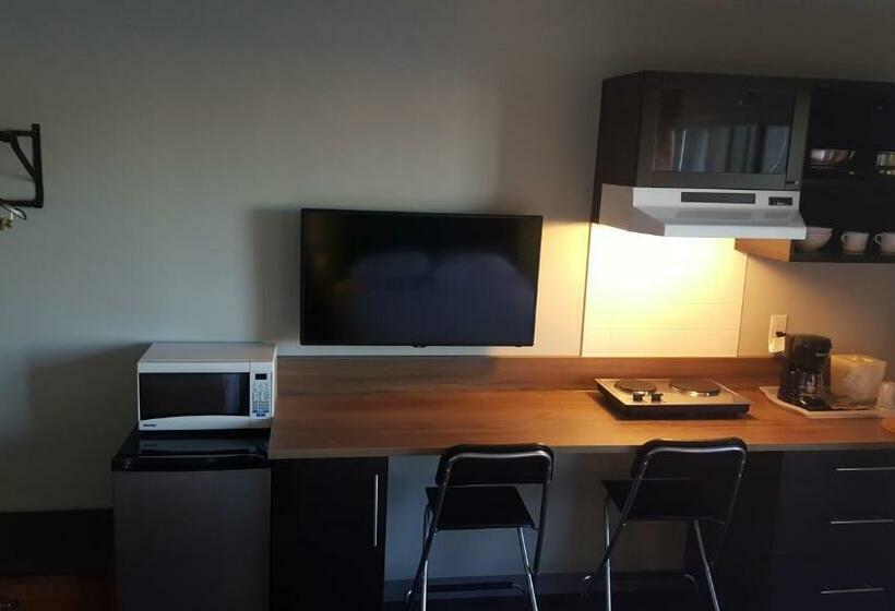 غرفة قياسية سرير ملكى, Home Away Inn