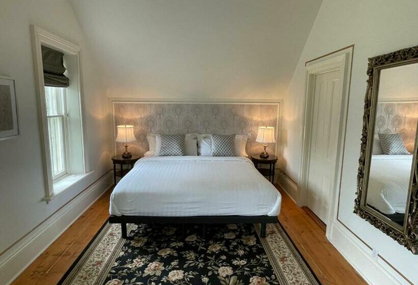 Номер Стандарт, Manoir Sweetsburg