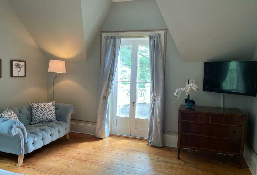 Номер Стандарт, Manoir Sweetsburg