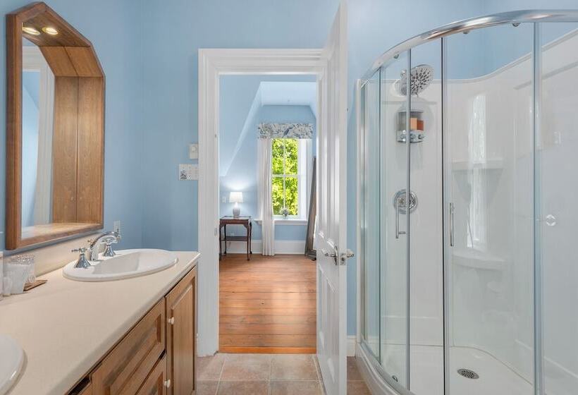 디럭스 룸, Manoir Sweetsburg