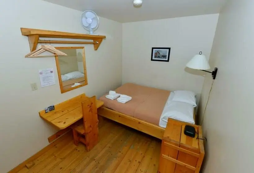 اتاق استاندارد با سرویس بهداشتی مشترک, The Bunkhouse