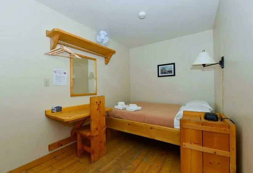 اتاق استاندارد با سرویس بهداشتی مشترک, The Bunkhouse