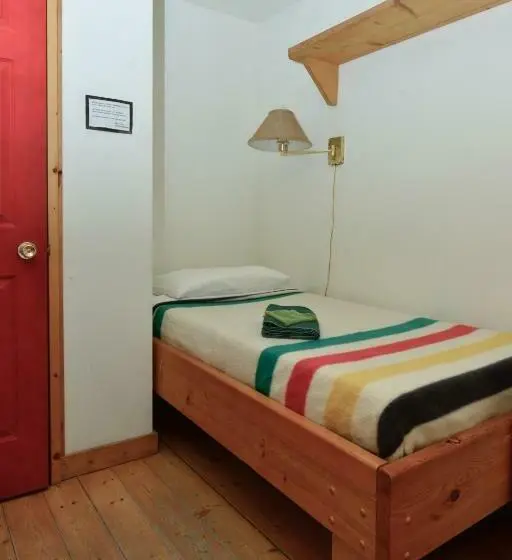 اتاق لوکس, The Bunkhouse