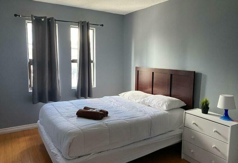 اتاق استاندارد, West Queen West