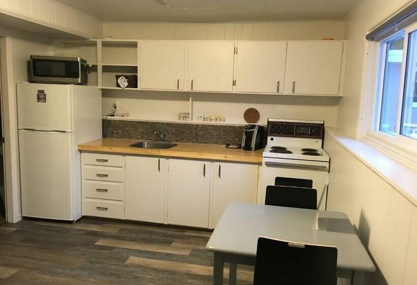 סוויטה, Pinewood Inn