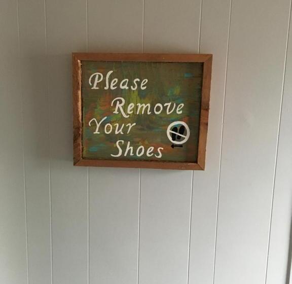 סוויטת 2 חדרי שינה, Pinewood Inn