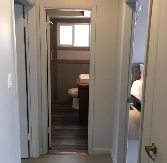 סוויטת 2 חדרי שינה, Pinewood Inn