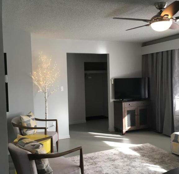 סוויטת 2 חדרי שינה, Pinewood Inn