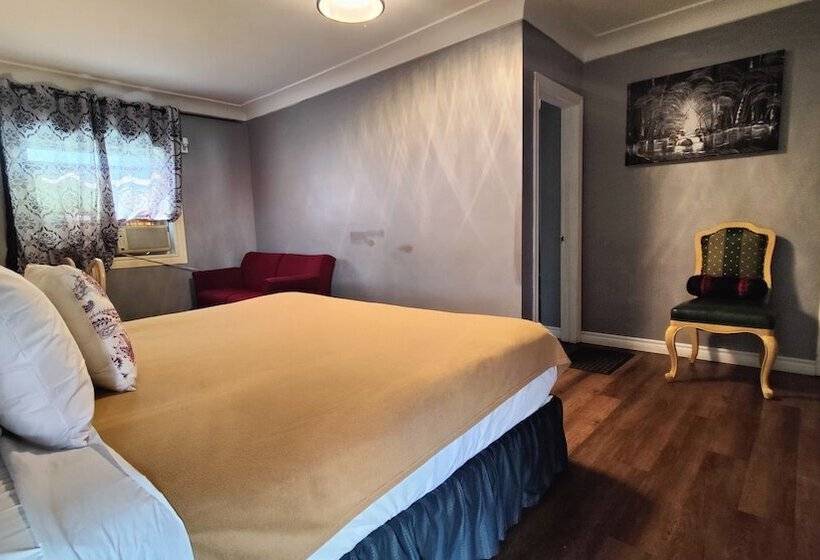 غرفة عائلية, Tulip Motel