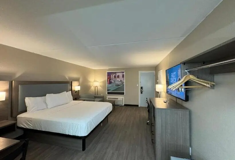 Deluxe Suite King Bed, Baymont By Wyndham Corpus Christi Airport