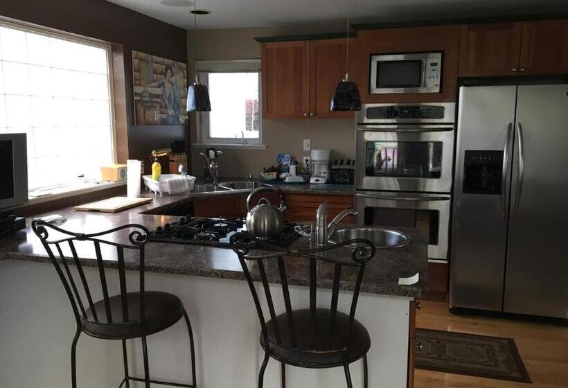 סטודיו דלוקס, Corbett Guest Suites