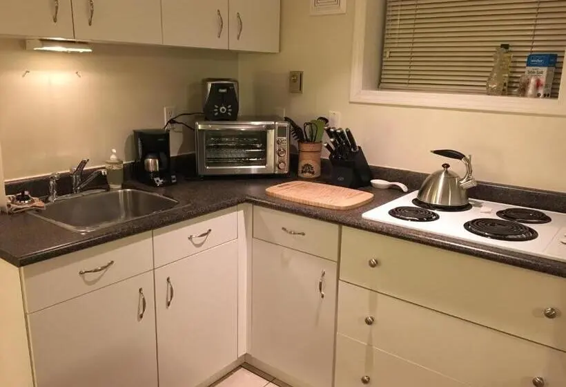 スタンダードスタジオ, Corbett Guest Suites