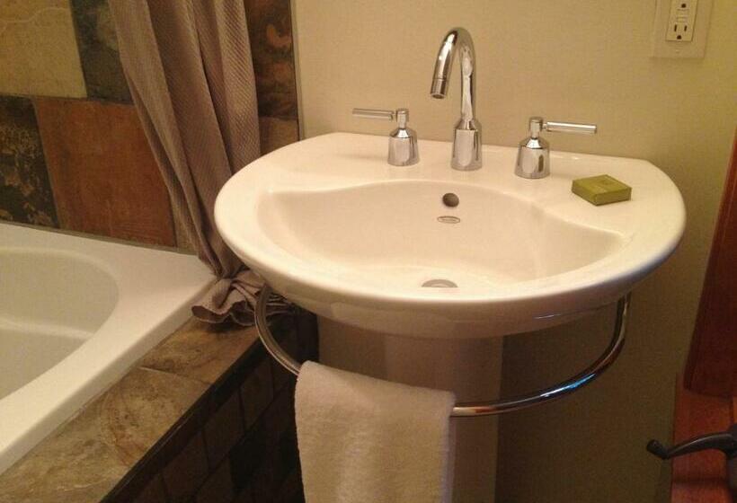 자쿠지 스위트, Hyphocus Inn