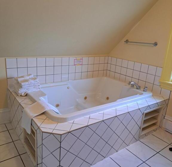 패밀리 룸, Inn On Frederick