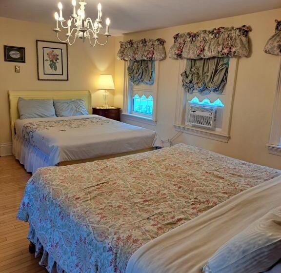 패밀리 룸, Inn On Frederick