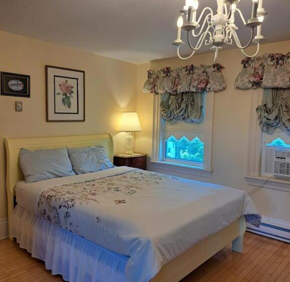 家庭间, Inn On Frederick