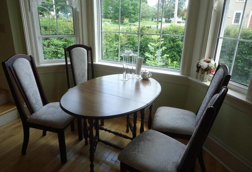 디럭스 스위트, Inn On Frederick