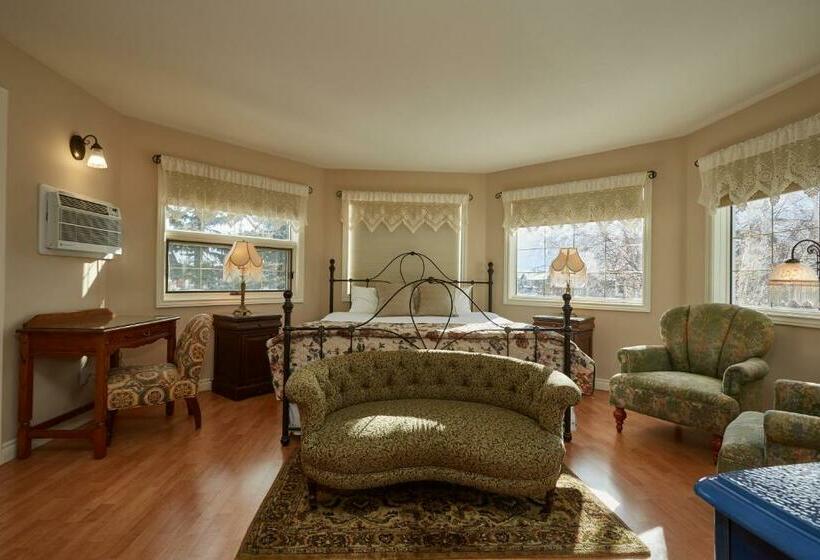 キングサイズベッドのスイートルーム, Lady Macdonald Country Inn