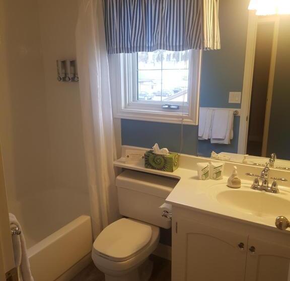 キングサイズベッドのスーペリアルーム, Lady Macdonald Country Inn