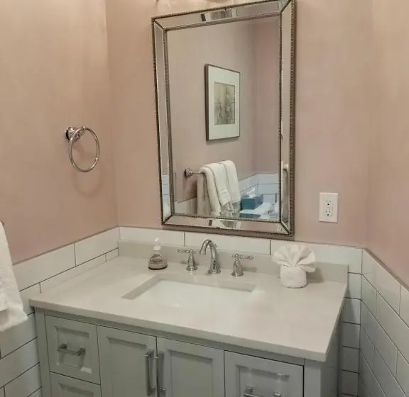 اتاق استاندارد با تخت بزرگ, Lady Macdonald Country Inn