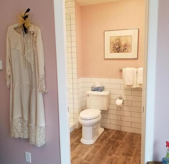 キングサイズベッドのスタンダードルーム, Lady Macdonald Country Inn