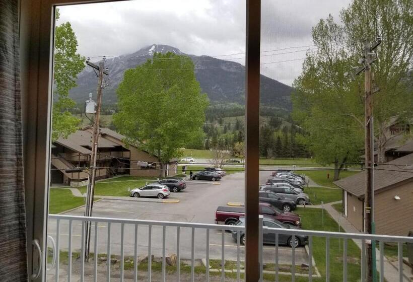 キングサイズベッドのスタンダードルーム, Lady Macdonald Country Inn