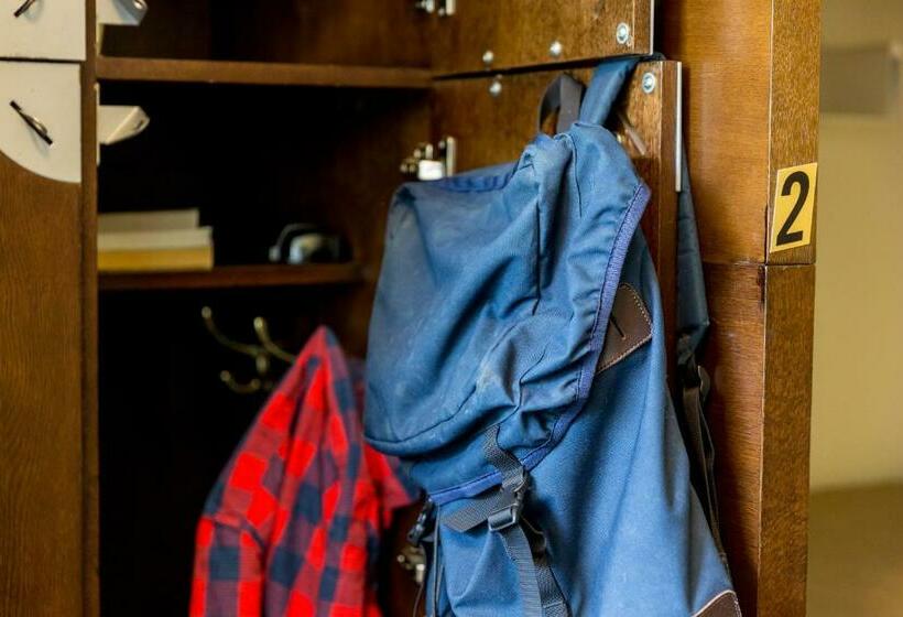 Кровать в Общей Комнате, Hi Whistler   Hostel