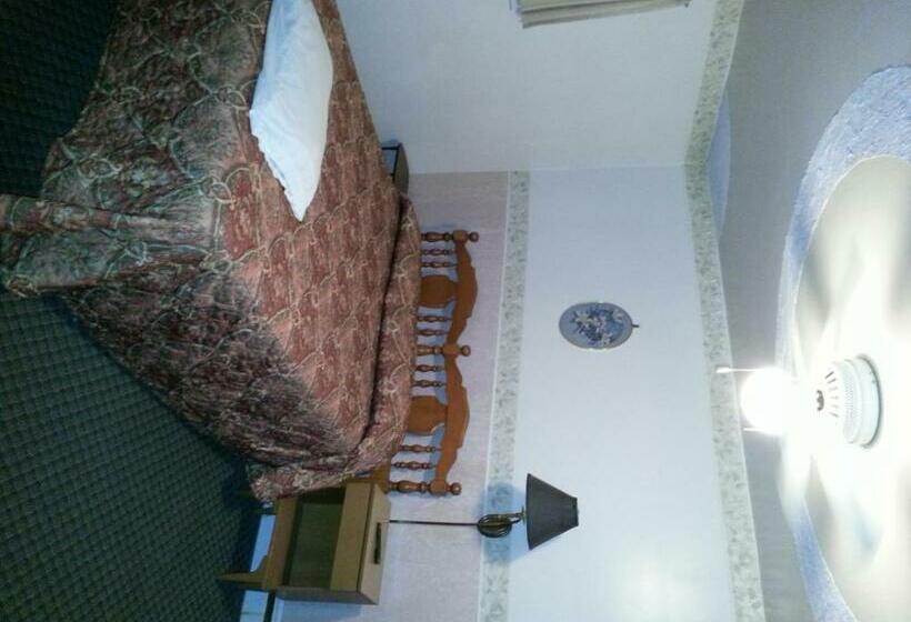 غرفة قياسية, Holiday Motel