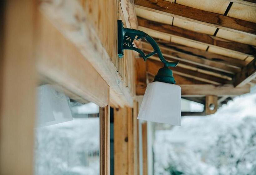 اتاق استاندارد با سرویس بهداشتی مشترک, Hostel Saruya