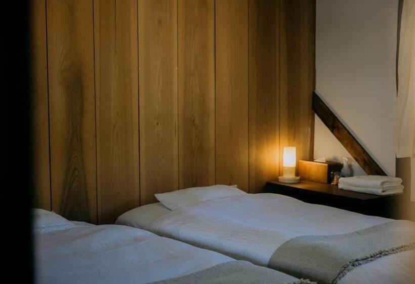 اتاق خانوادگی با سرویس بهداشتی مشترک, Hostel Saruya