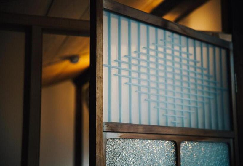 اتاق استاندارد با سرویس بهداشتی مشترک, Hostel Saruya